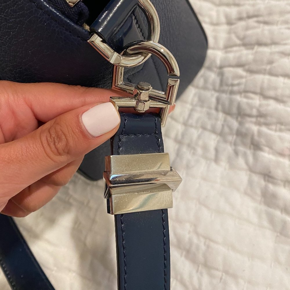 GIVENCHY NAVY SMALL ANTIGONA BAG MINT CONDITION - Picture 4 of 7
